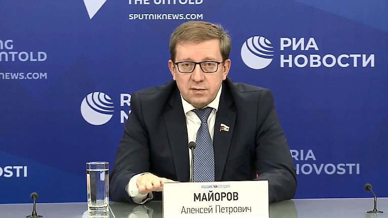 http://council.gov.ru/media/video/large/6i5jW4whUZ9fdl9UYjLyxHCDok1HHtc6.JPG