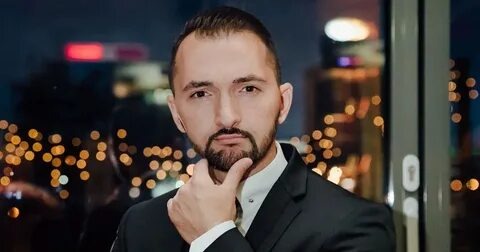 Ведущий Артемис Ахпаш обратился к коллегам.