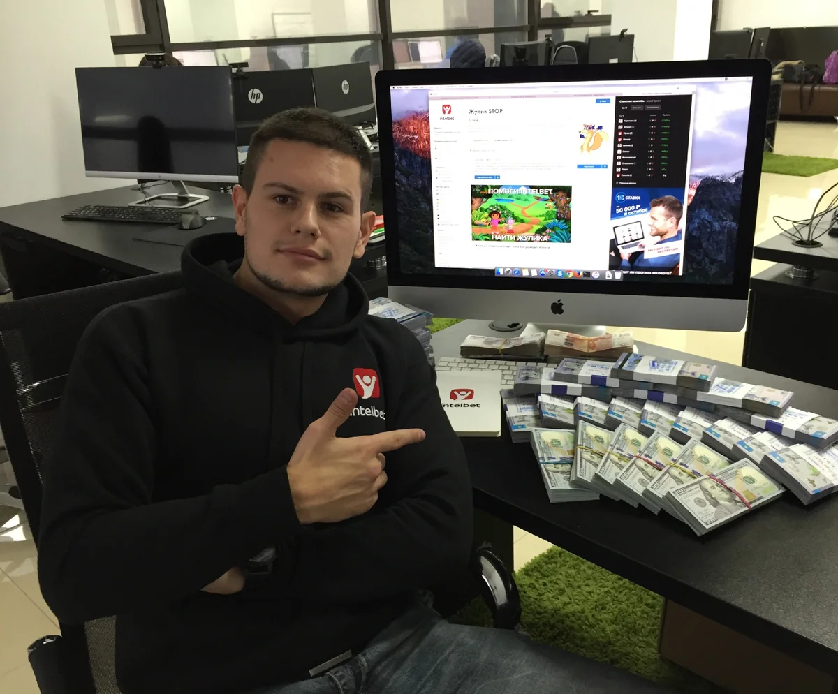 Когда пришел к папе на работу, где есть iMac и цветной принтер