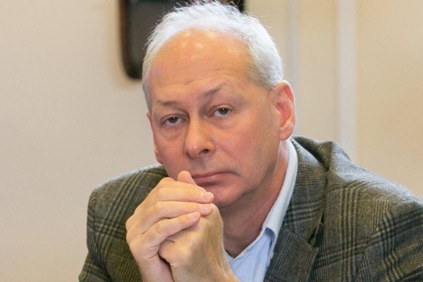 Telegram оказалось невозможно заблокировать полностью, кроме того, мессенджер сотрудничал с властями в сфере борьбы с экстремизмом, заявил замминистра связи Алексей Волин.