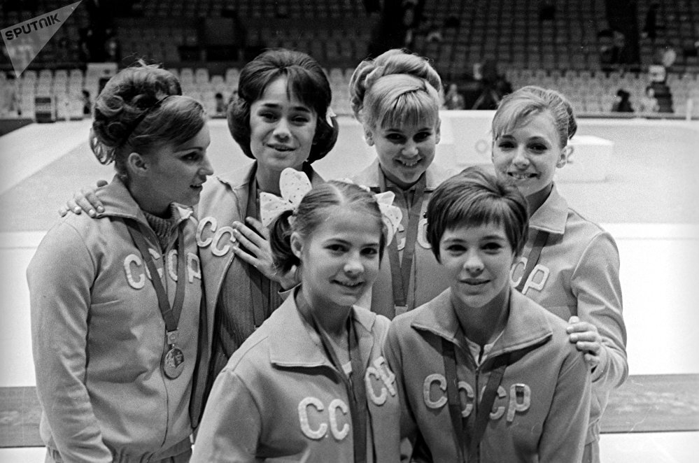 Гимнастика ссср. Зинаида Воронина Олимпийская чемпионка. Олимпиада в Мехико 1968 Наталья Кучинская. Наталья Кучинская на Олимпиаде Мехико. Зинаида Воронина Мехико.