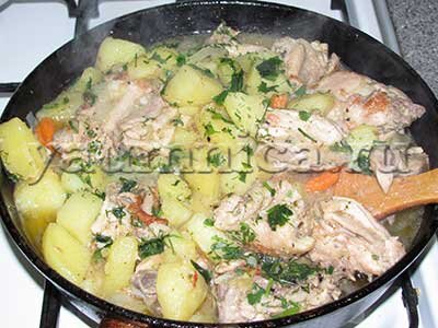 Жареная курица на сковороде с гарниром – пошаговый рецепт приготовления с фото