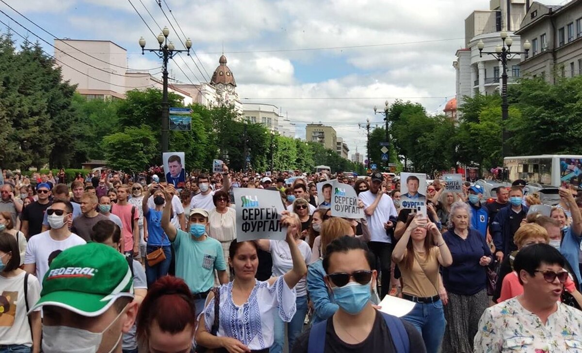 Митинг в Хабаровске (взято на Яндекс)