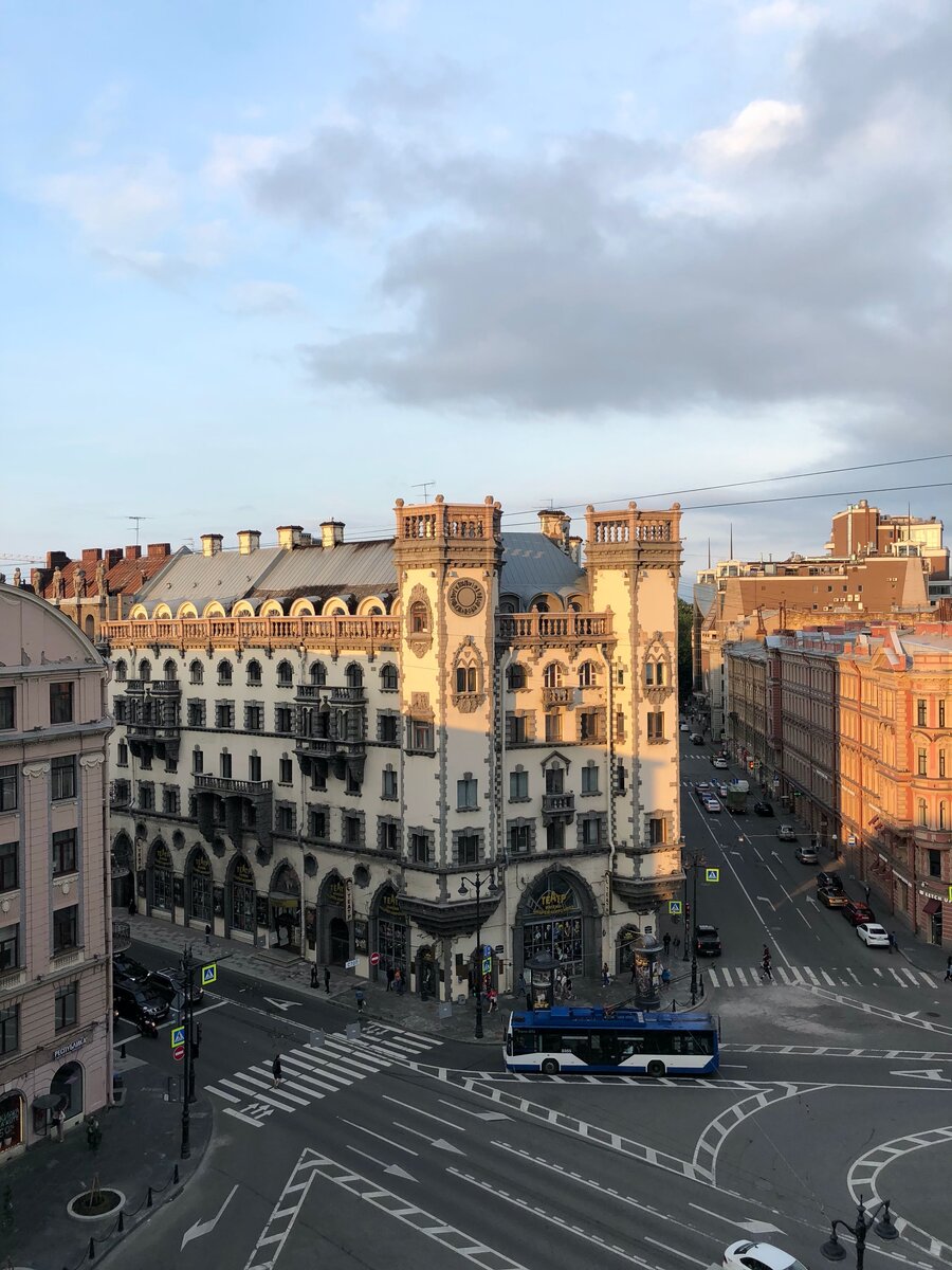 Санкт-Петербург, возле станции метро Петроградская