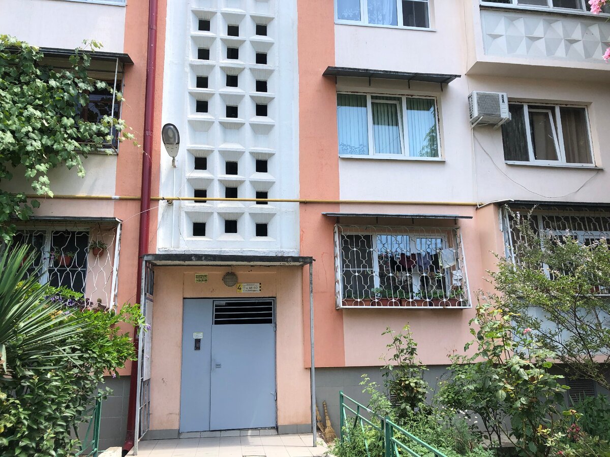 Подъезд в доме на улице голубые дали 37