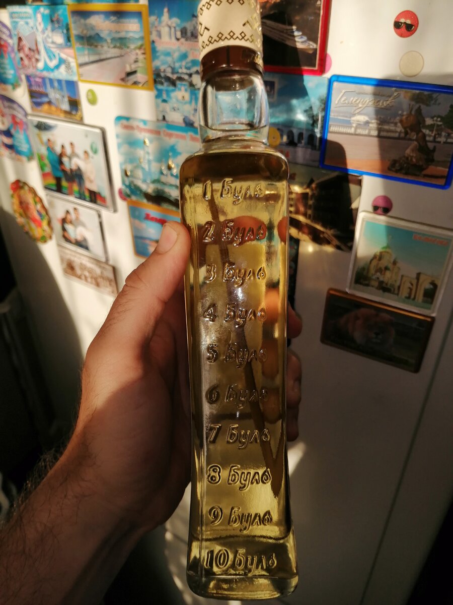 Бутылка в профиль. Очень оригинальный вид и разметка на бутылке. Один "буль" ровняется 50 гр.