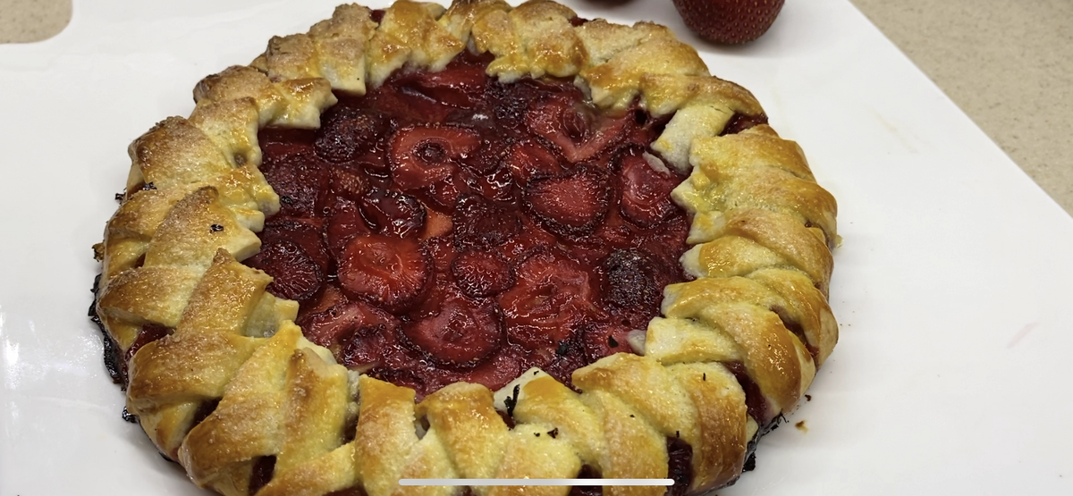 Галета с клубникой