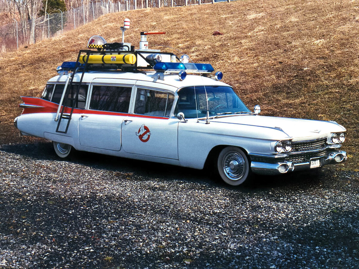 Ectomobile ECTO-1 — «Охотники за привидениями».  