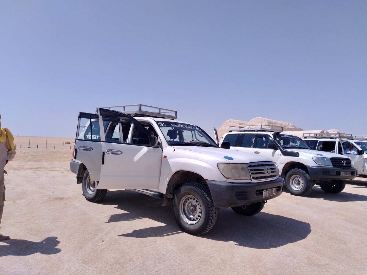 Toyota Land Cruiser . Наши проводники в Сахару. Фото автора.