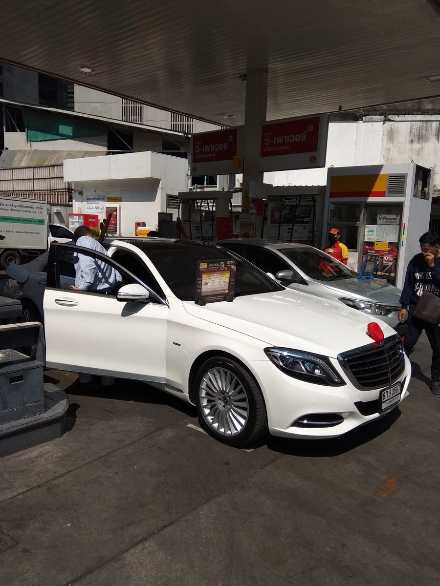 Если это олень, то какой же у него Санта-Клаус?