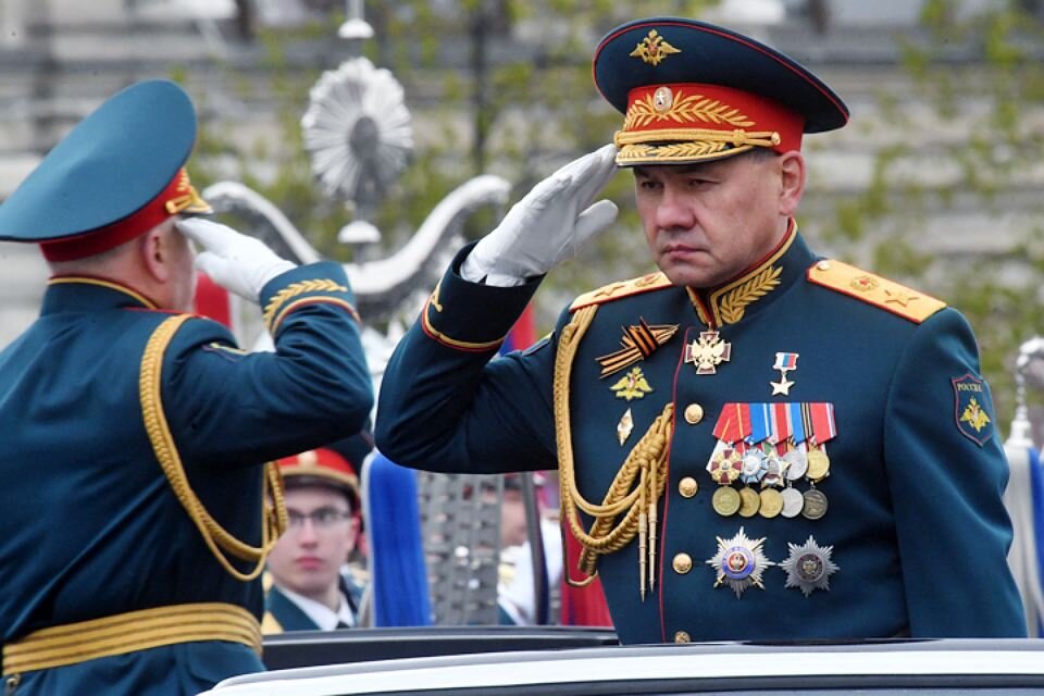 Генерал офицеров россии. Министр обороны Шойгу на параде.