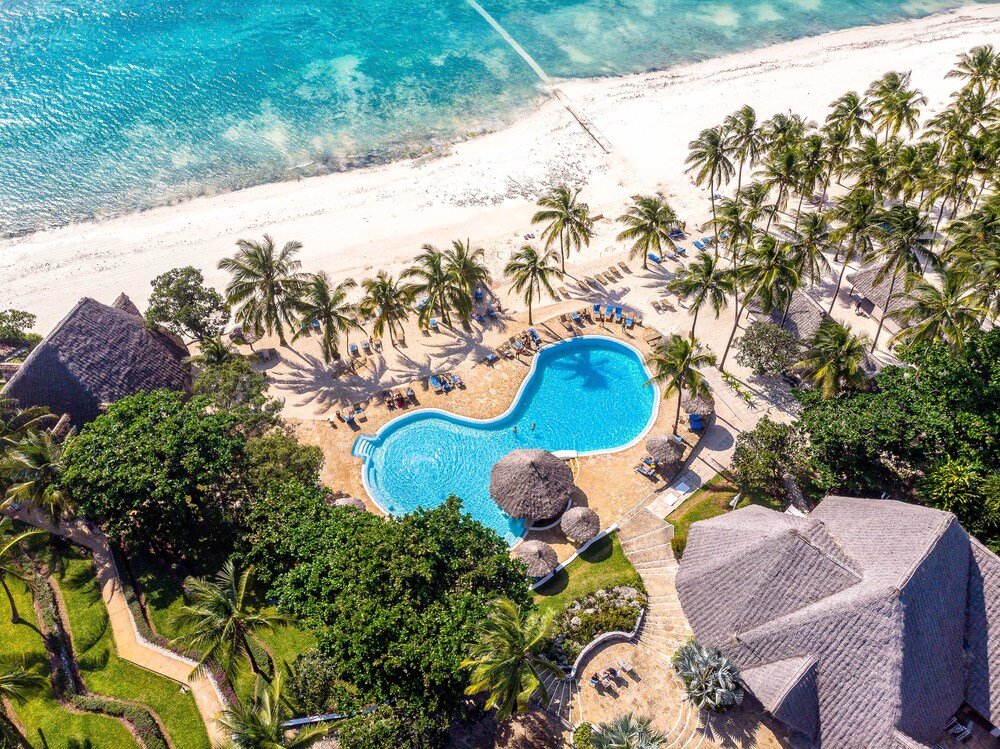 KARAFUU BEACH RESORT & SPA 5*