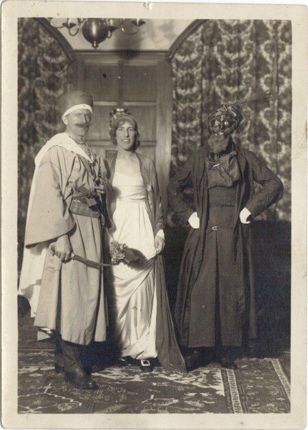 В центре — Вирджиния Вульф. 