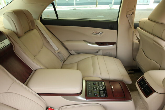 Toyota Crown Royal Saloon VIP