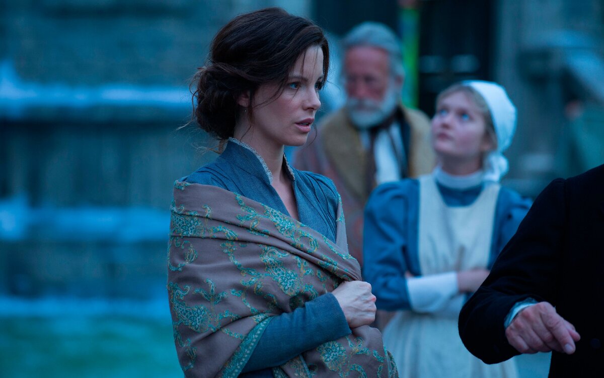 кадр из фильма:"Обитель проклятых"