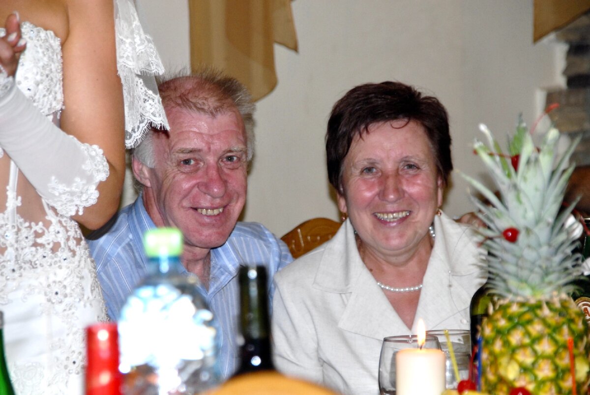 Счастливые родители.