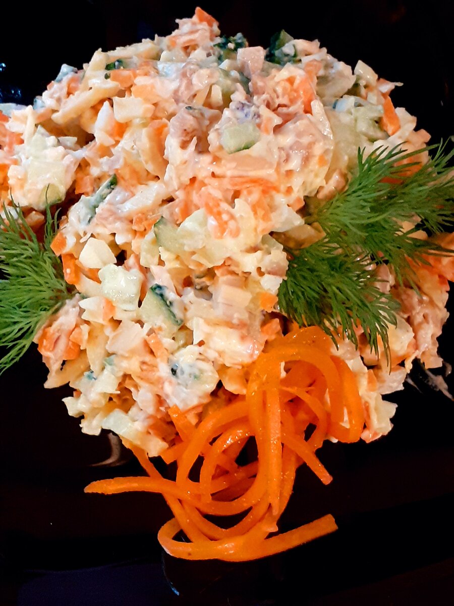 Слоёный салат с куриной грудкой, сыром и картофелем «Невеста»