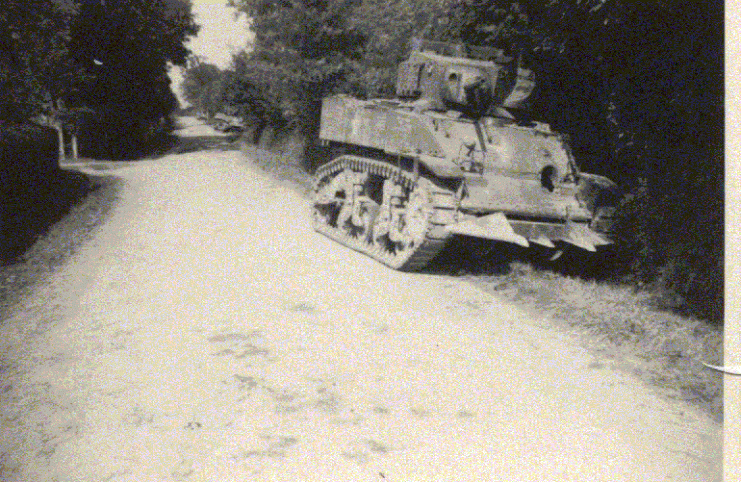 Подбитый легкий танк M5 Stuart
