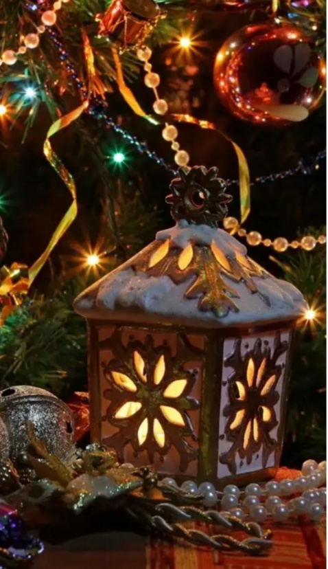 Фонарик на Рождественской ёлке.(Изображения взяты из интернета для иллюстрации статьи)