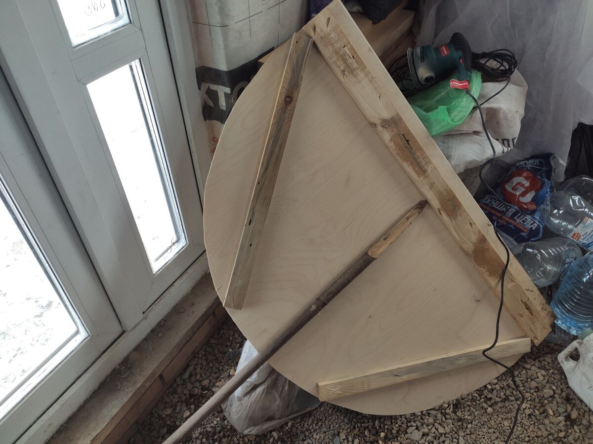 Задняя сторона скребка.