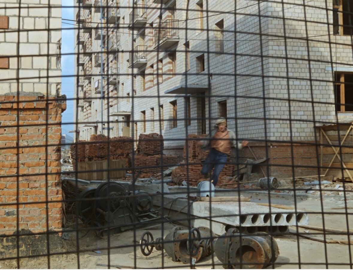 Культовую советскую кинокомедию про приключения студента Шурика снимали в 1964 году в Москве и Одессе. Фильм стал лидером советского кинопроката - 1965.-17