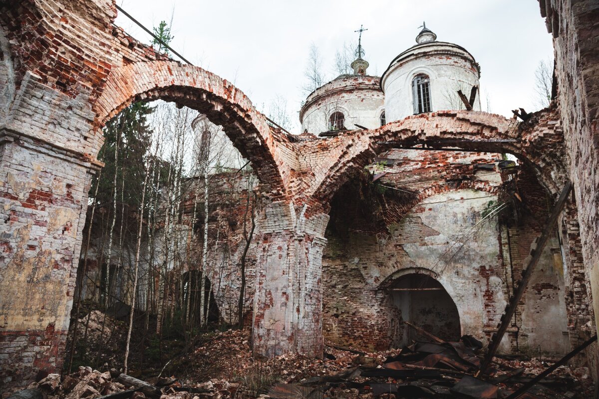 Заброшенные церкви фото