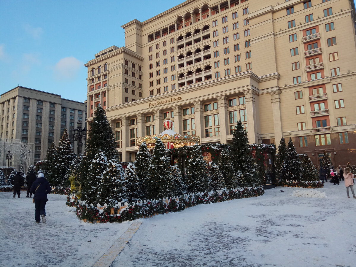 Это Рождественский фестиваль в Москве. -20