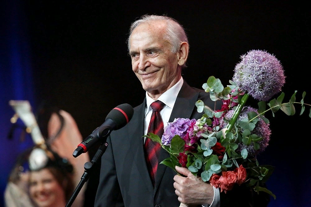 Василий Лановой    Фото из источника Яндекс Картинки