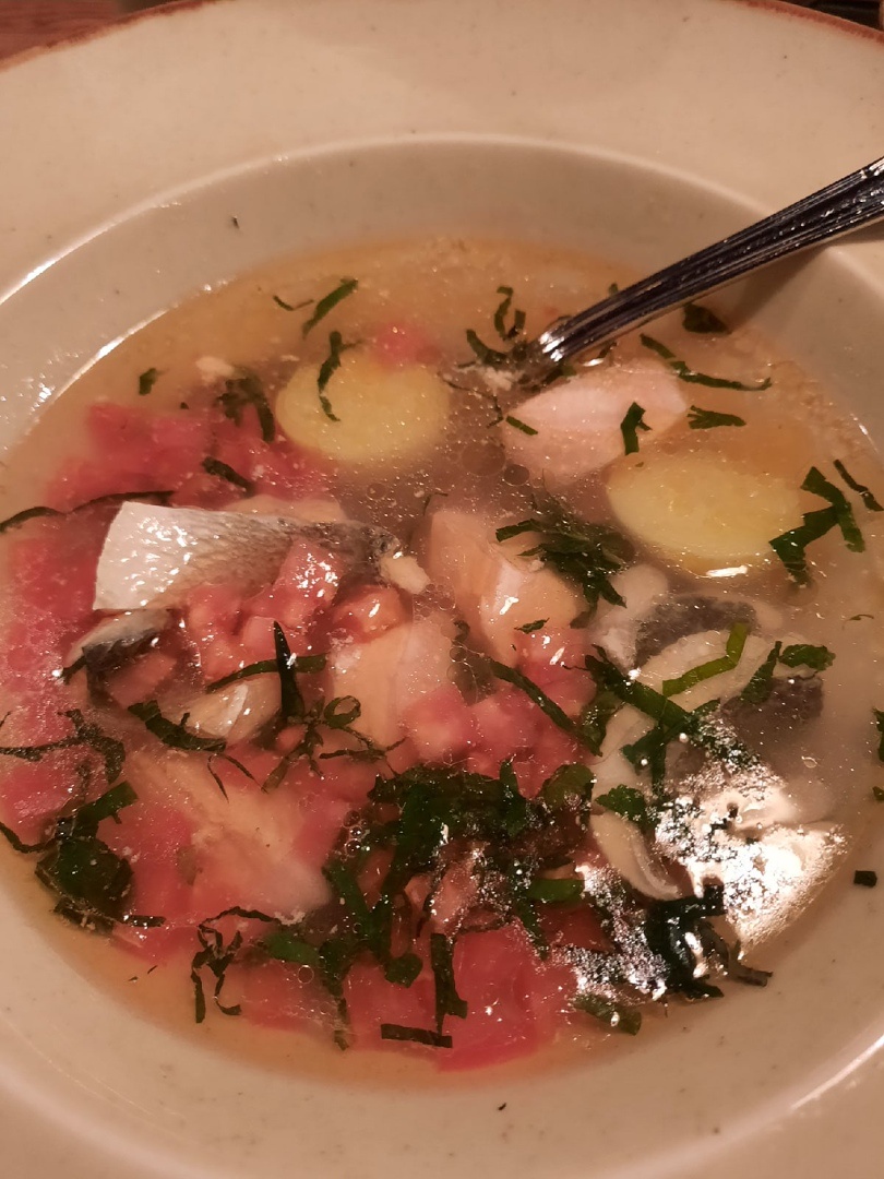 В супе плавали кусочки рыб всех цветов