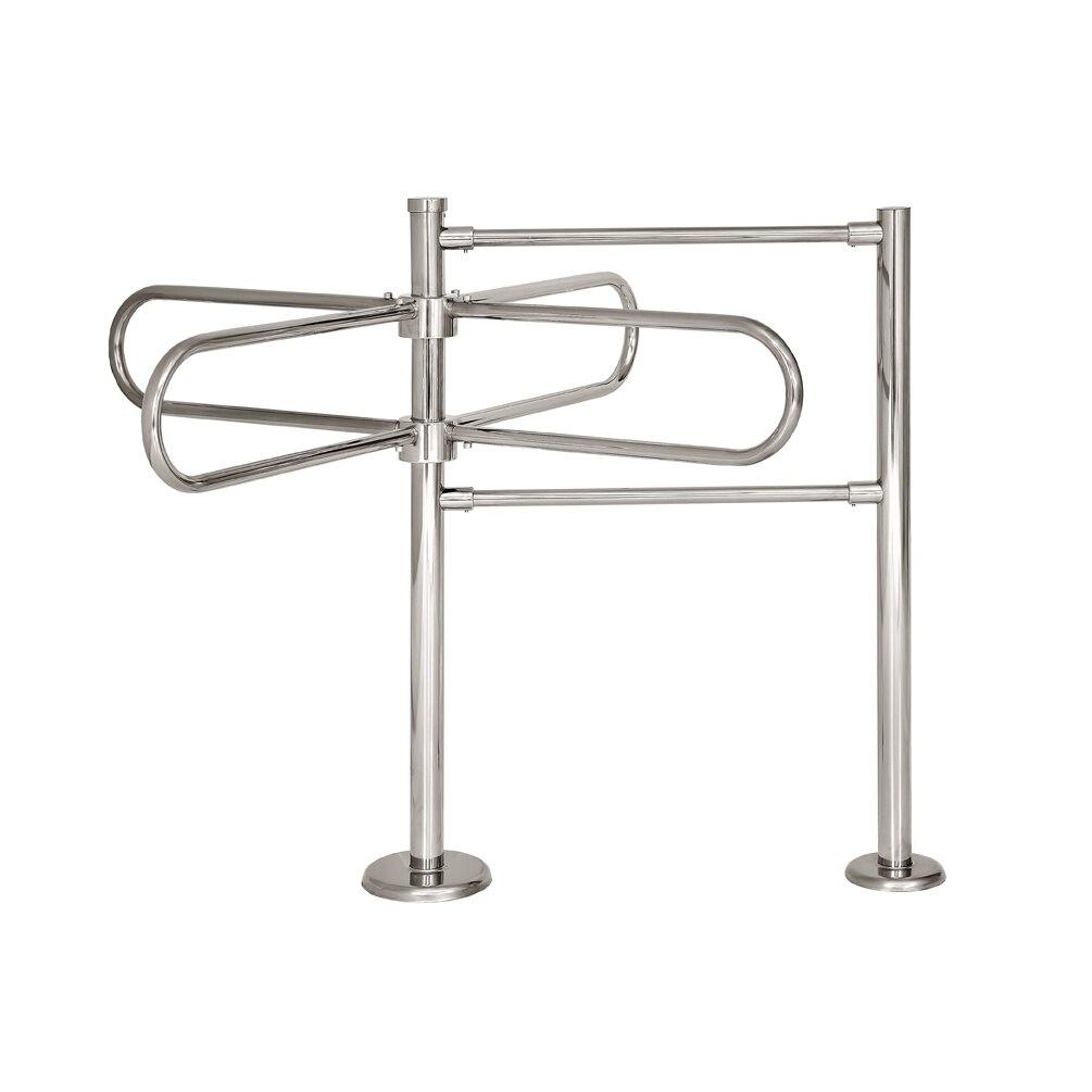 Примерно так выглядел турникет КПП. Толкать? Зачем? Можно же пролезть под ним...