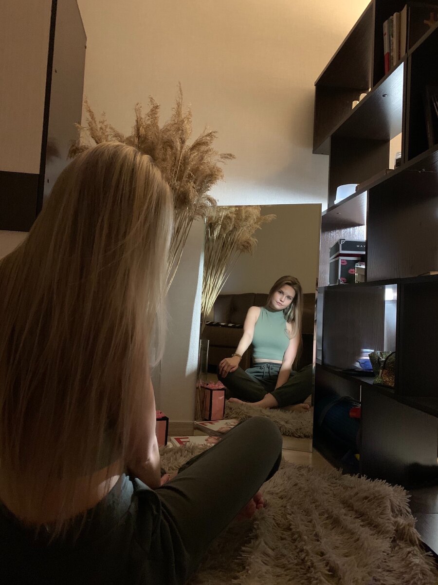 Волосы немного пострадали от обесцвечивания. Уход, который я сейчас использую, помогает мне защитить волосы от повреждений и сохранить длину