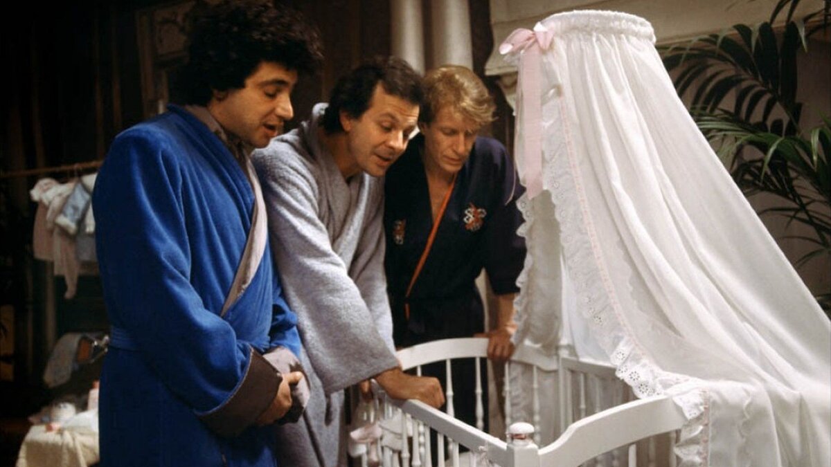 Трое мужчин и младенец в люльке (1985)