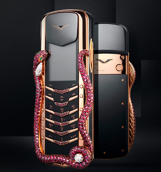 Фотография взята с https://www.ixbt.com/news/2017/05/23/vertu-signature-cobra-limited-edition-360-000.html
