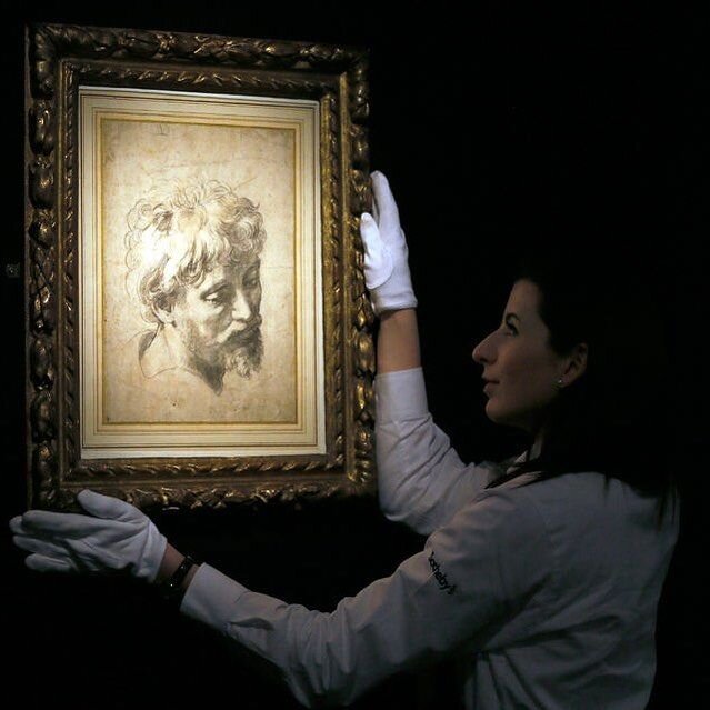 Эскиз Рафаэля Санти "Голова молодого апостола" на торгах Sotheby's