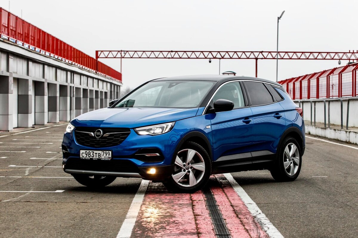 Наличие только переднего привода снижает общий вес автомобиля, что хорошо сказывается и на расходе топлива и на семейном бюджете.