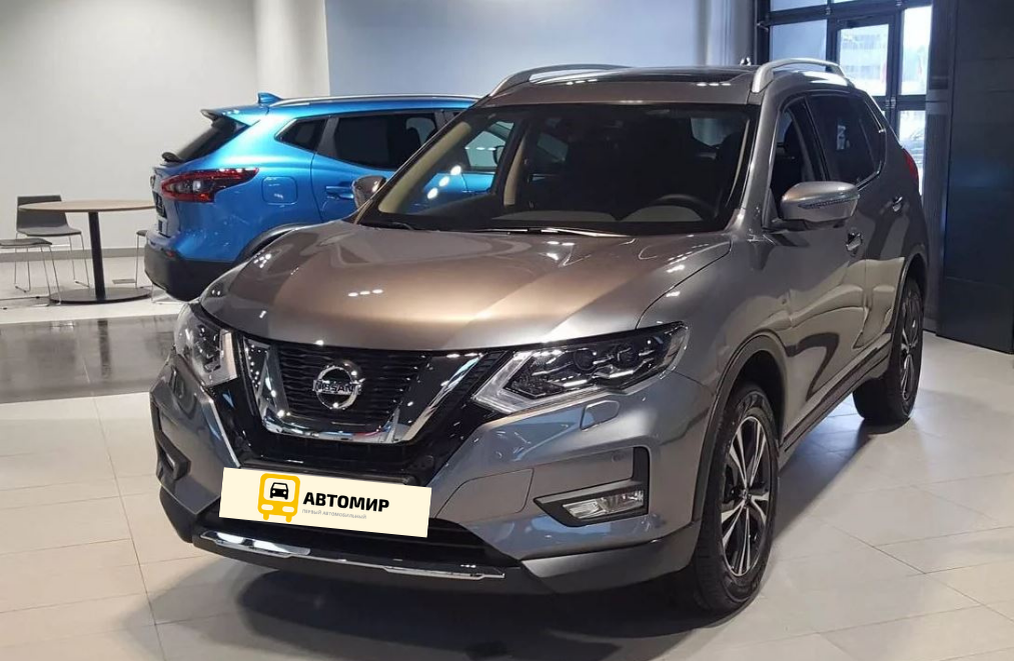 Фото из салона, рядом с Иксом будет стоять РАВ4