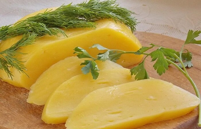 А вот такой сыр получается из топленого молока. Источник: яндекс картинки.