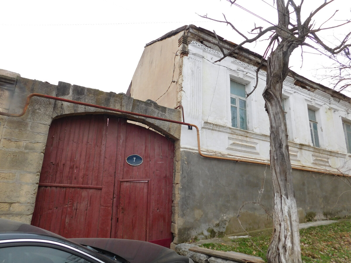 Один из старых домов в начале Магидова