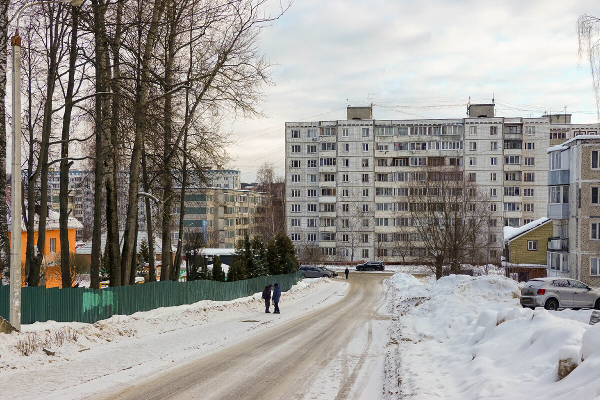 Яхрома: в каких домах живут простые люди в 50 километрах от МКАД | Самый  главный путешественник | Дзен