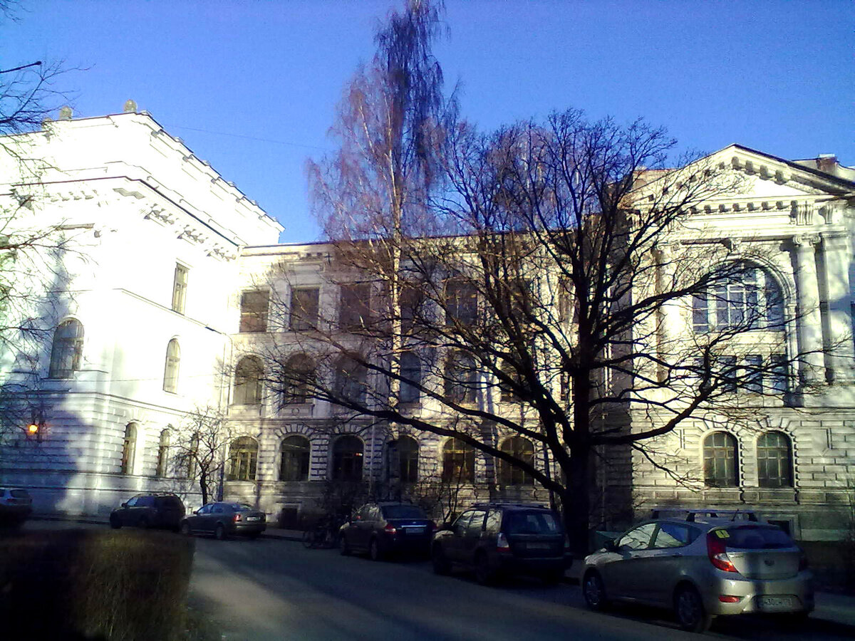 Двор Политеха