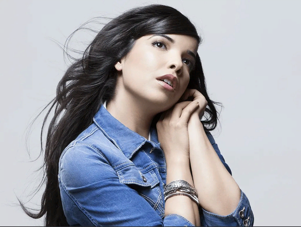 Indila певица. Певица француженка индила. Indila (Адила Седрая).