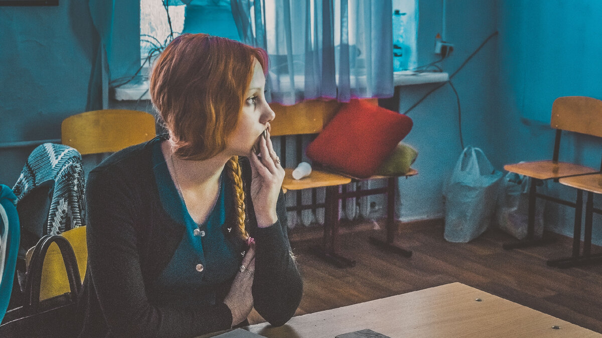 Будто думаю о вечном ( на самом деле, я на уроке по фотообработки)