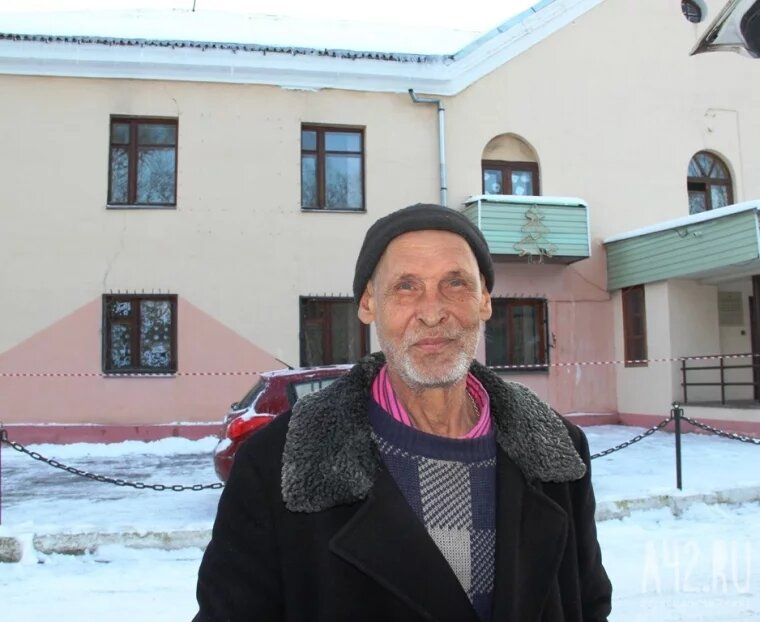 Николай Степанович сначала был водителем автобуса, а потом помощником машиниста. Фото: Дарья Кельн / «Газета Кемерова»
