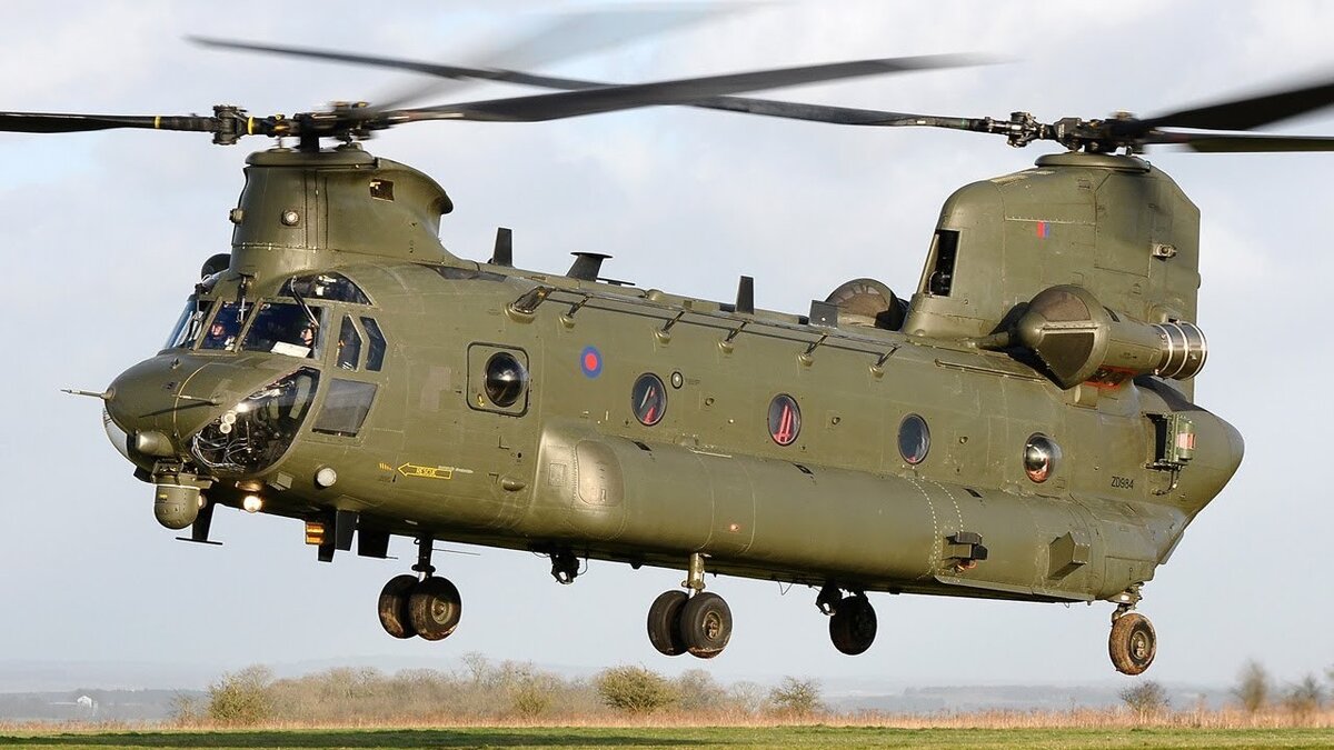 Замеченный над Бахмутом Boeing CH-47 Chinook.