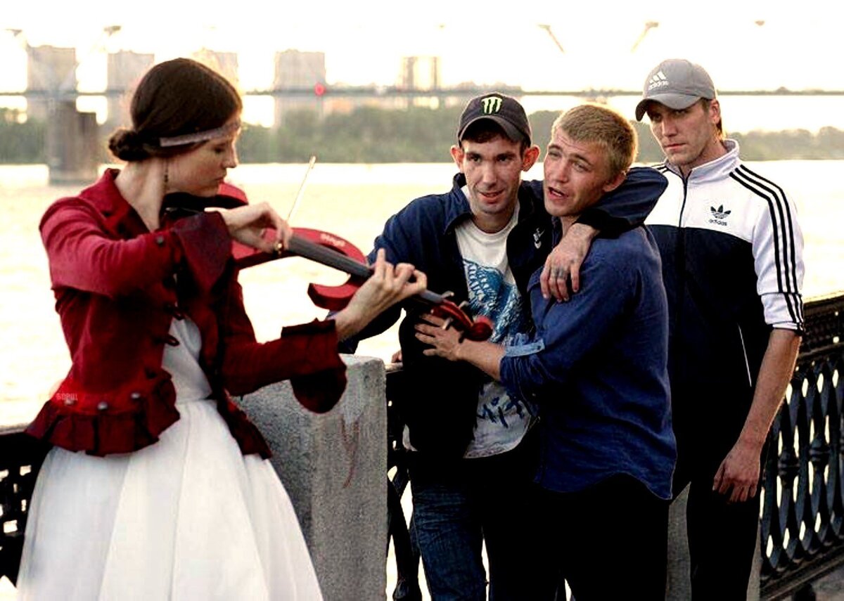 Сильны контрасты в нашем обществе. Не только имущественные, но и культурные