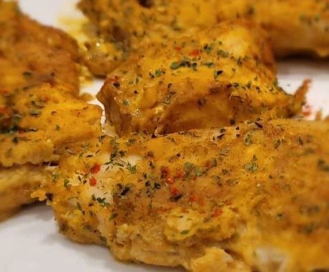 Жареный минтай в панировке из крахмала с куркумой