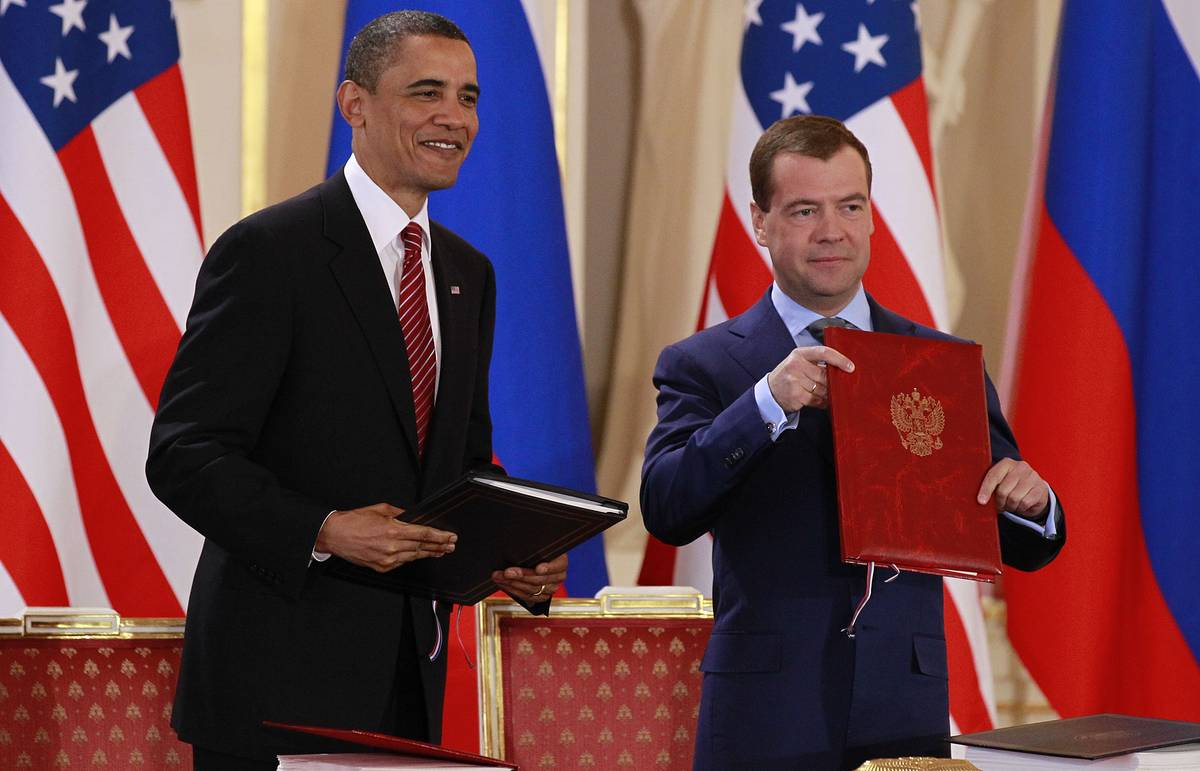 Прага подписание договора снв 3. Обама Медведев СНВ-3. Обама и Медведев СНВ подписание. СНВ 3. Россией и США - это СНВ-3,.