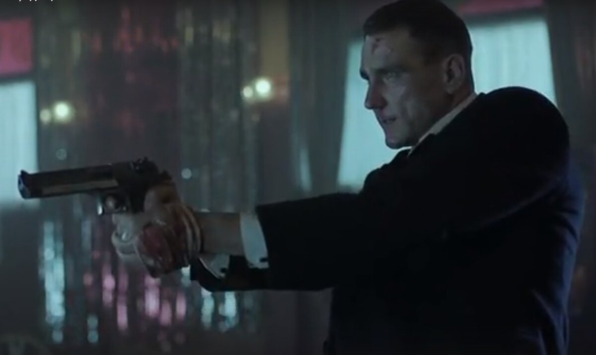 "Desert Eagle" лучший друг Винни Джонса, кадр из фильма "Snatch"