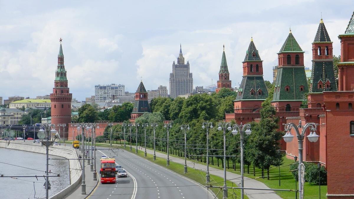 Несмотря на общее похолодание, в некоторых городах сохранится жаркая погода. Фото: freepik.com