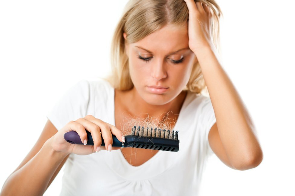 Выпадение волос после родов: причины